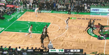 米切尔出战39分钟，投篮19中10，三分7中5，罚球6中4，拿到29分7篮板8助