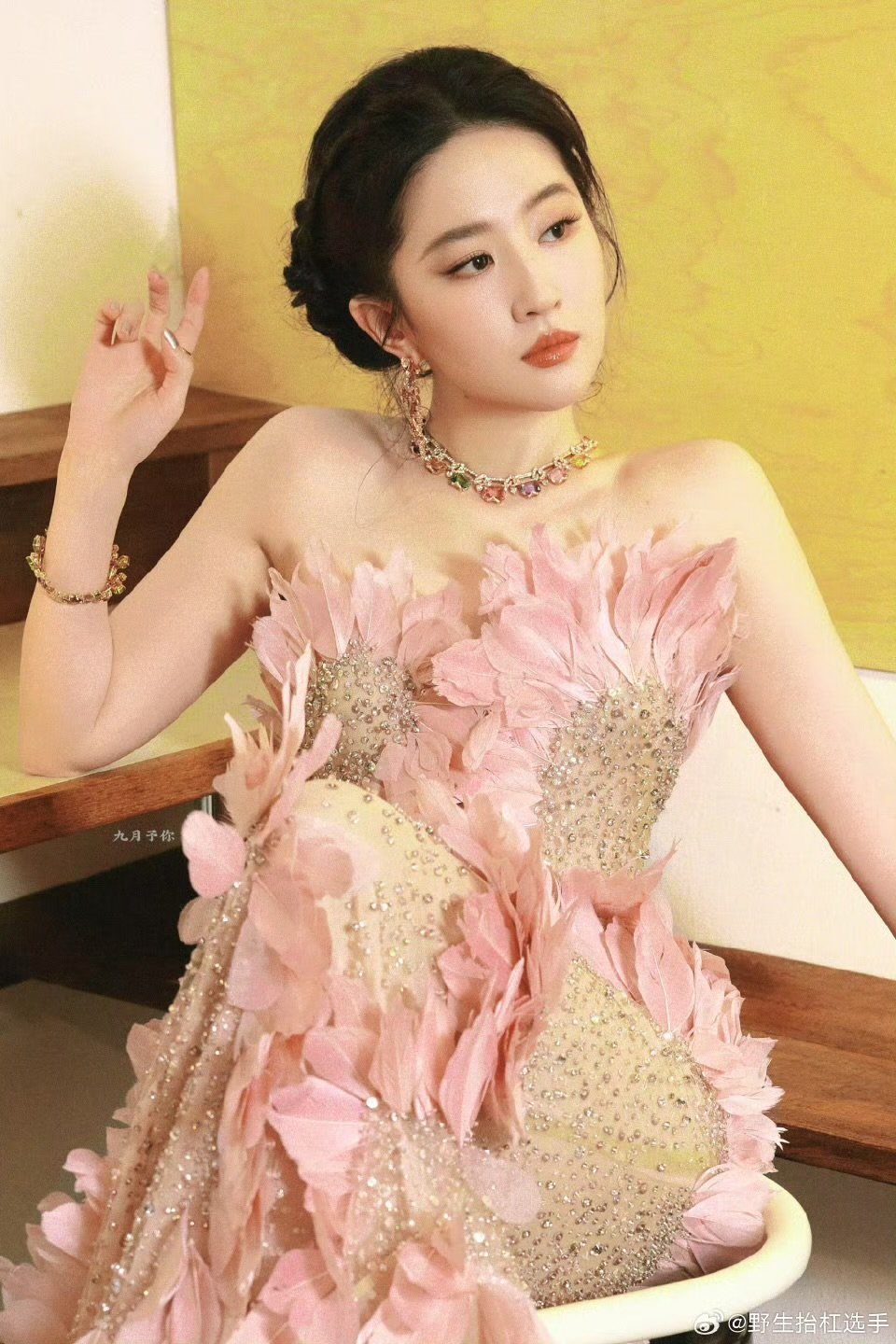 刘亦菲香香的我很幸福刘亦菲七彩钻石项链 原来真的有美神降临！刘亦菲搭配宝格丽七彩