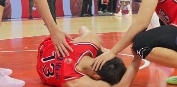 #郭艾伦左膝前交叉韧带断裂#【CBA | 郭艾伦社媒确认左膝前交叉韧带断裂，康复