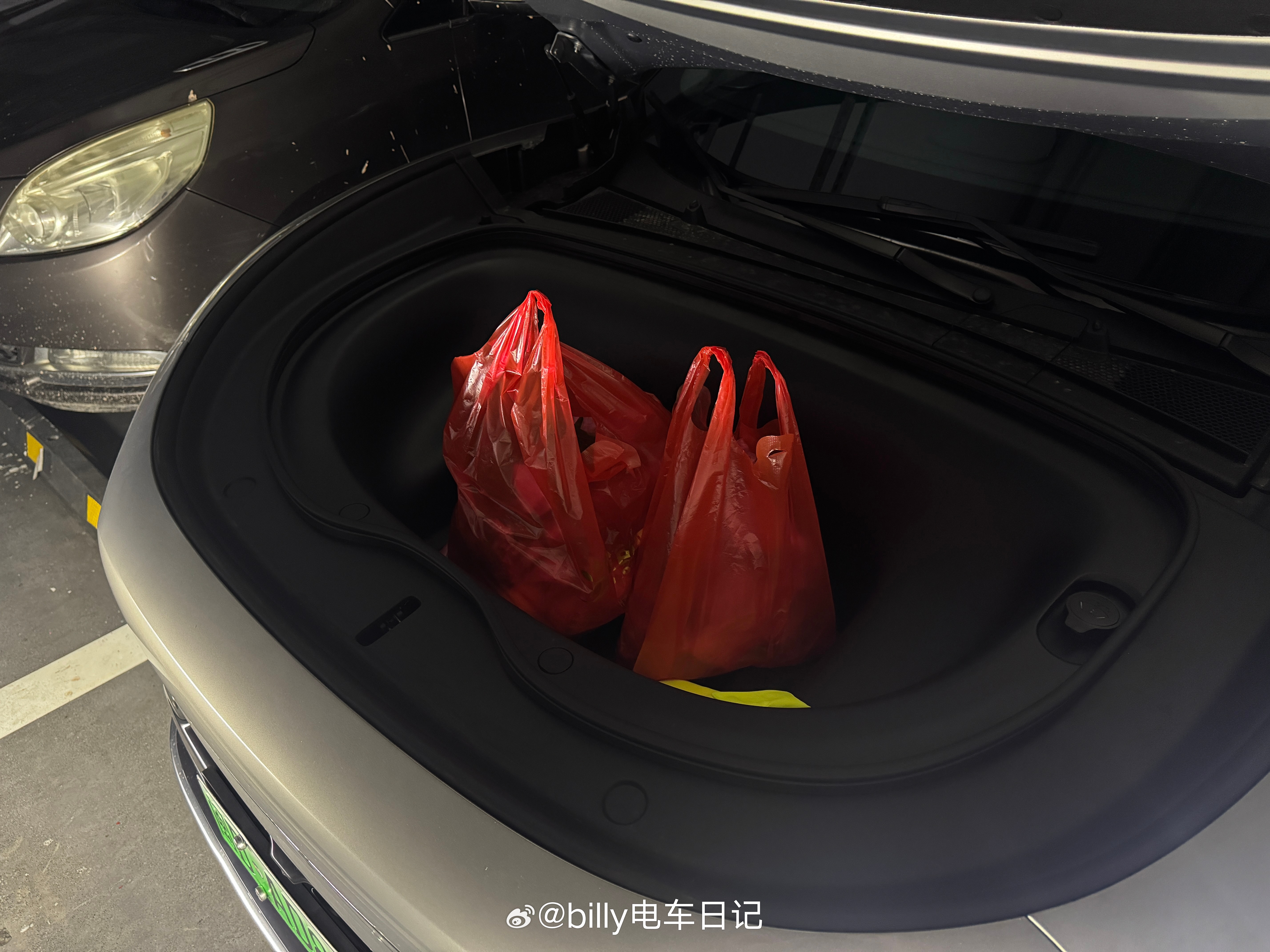 一大早去市场买海鲜！果然赶早的海鲜是最新鲜的！放进我的智己LS6前备厢，不用担心