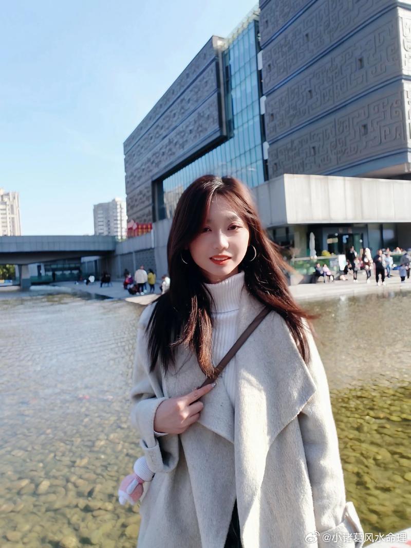 十月鼠儿：农历十月出生的人，此时正是立冬之时，因此会艰难平淡地度过一生。此月出生