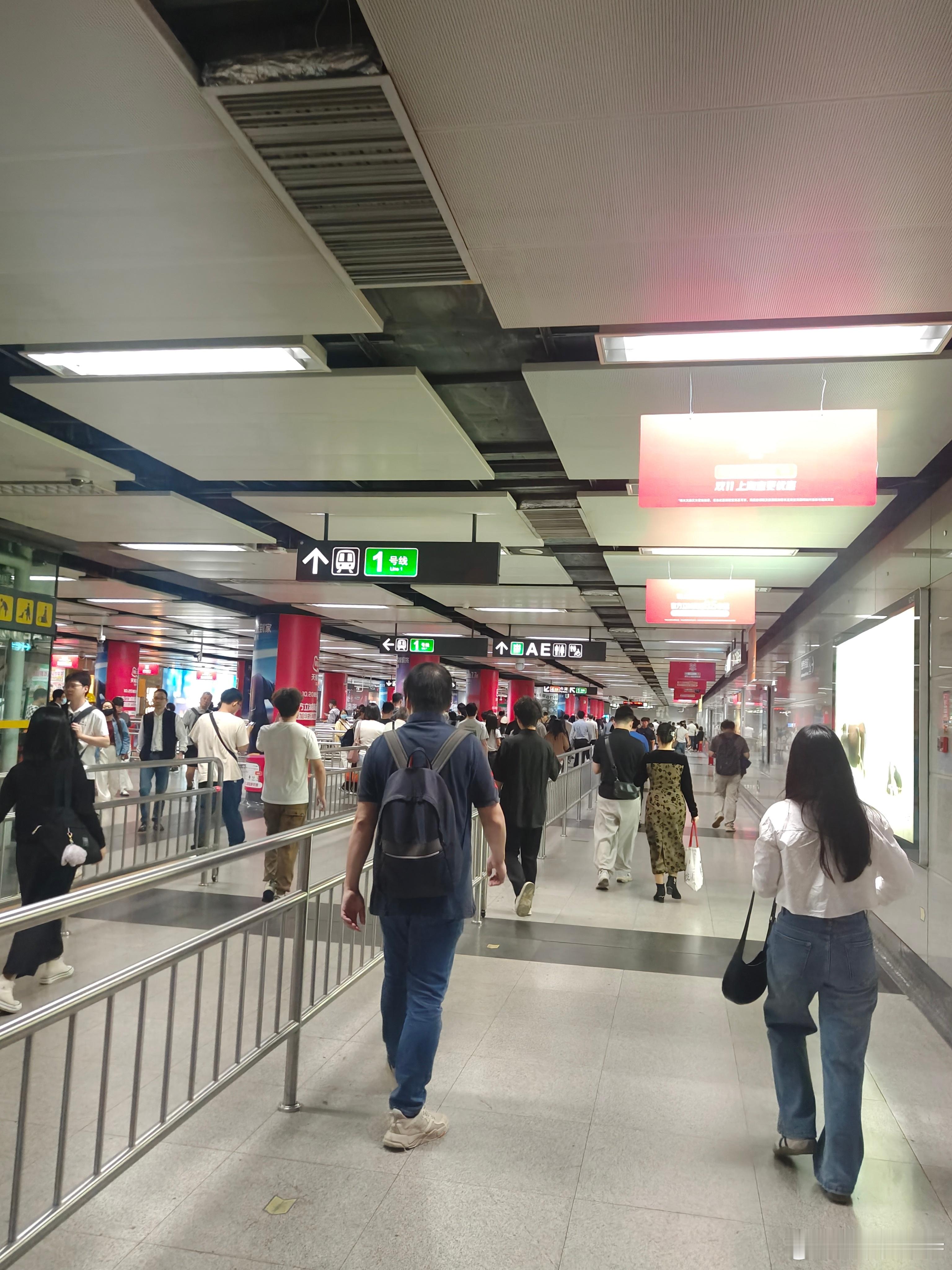 听听温特怎么说 今天出发去横店推荐会，感受一下深圳地铁早高峰。 ​​​