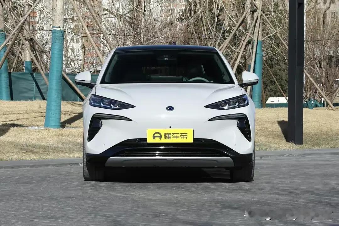 “胡子”真没了，腾势听劝新款N7前脸改变造型“刮胡子”。这才是好的企业，虚心接受
