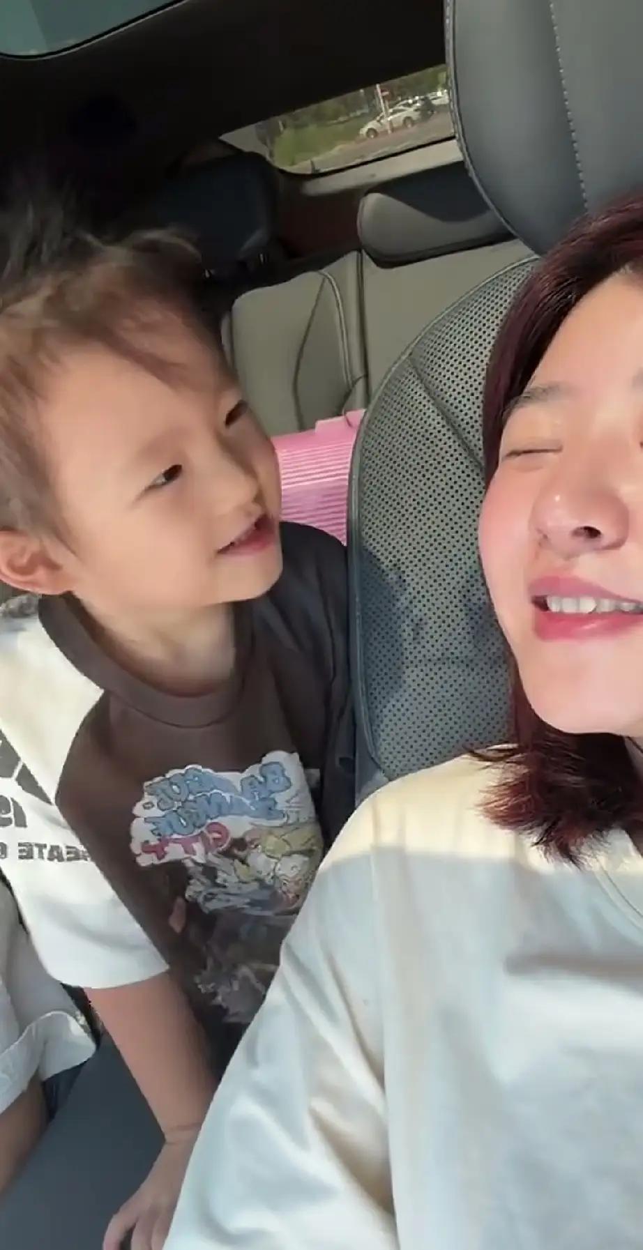 黄一鸣可以出镜了，如今小虞老师表示鸣鸣暂时不想出镜，打算好好休息一番。正所谓“塞