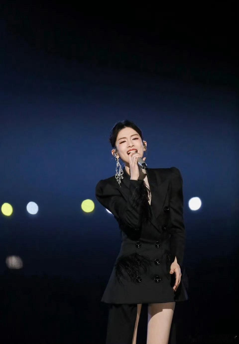 叶童陈昊宇乘风冠军回芒声鸣远扬 叶童老师的舞台永远有惊喜，陈昊宇的声音温柔又有力