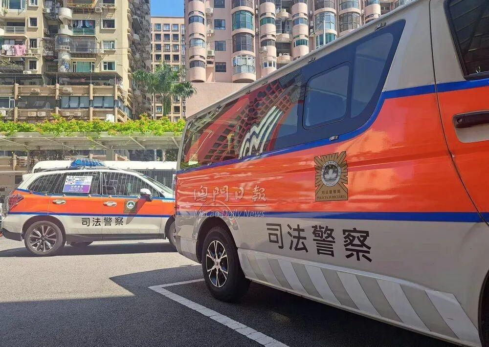 女子为领取某电影纪念卡，被骗1万元“保证金”，网上寻求追回骗款之法时，再被骗56