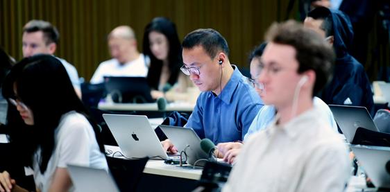 中方回应高市早苗要求对话，台下日本记者听完呆若木鸡！

近期日本首相高市早苗前往