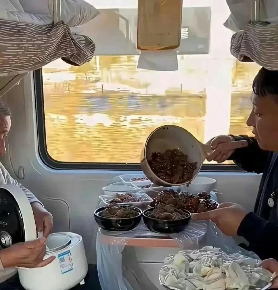 乘务员估计头都大了，这管还是不管好啊！