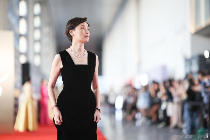 白玉兰视帝视后终于搭上戏了 终于等到于和伟、吴越这两位白玉兰得主同框演戏，看吴越