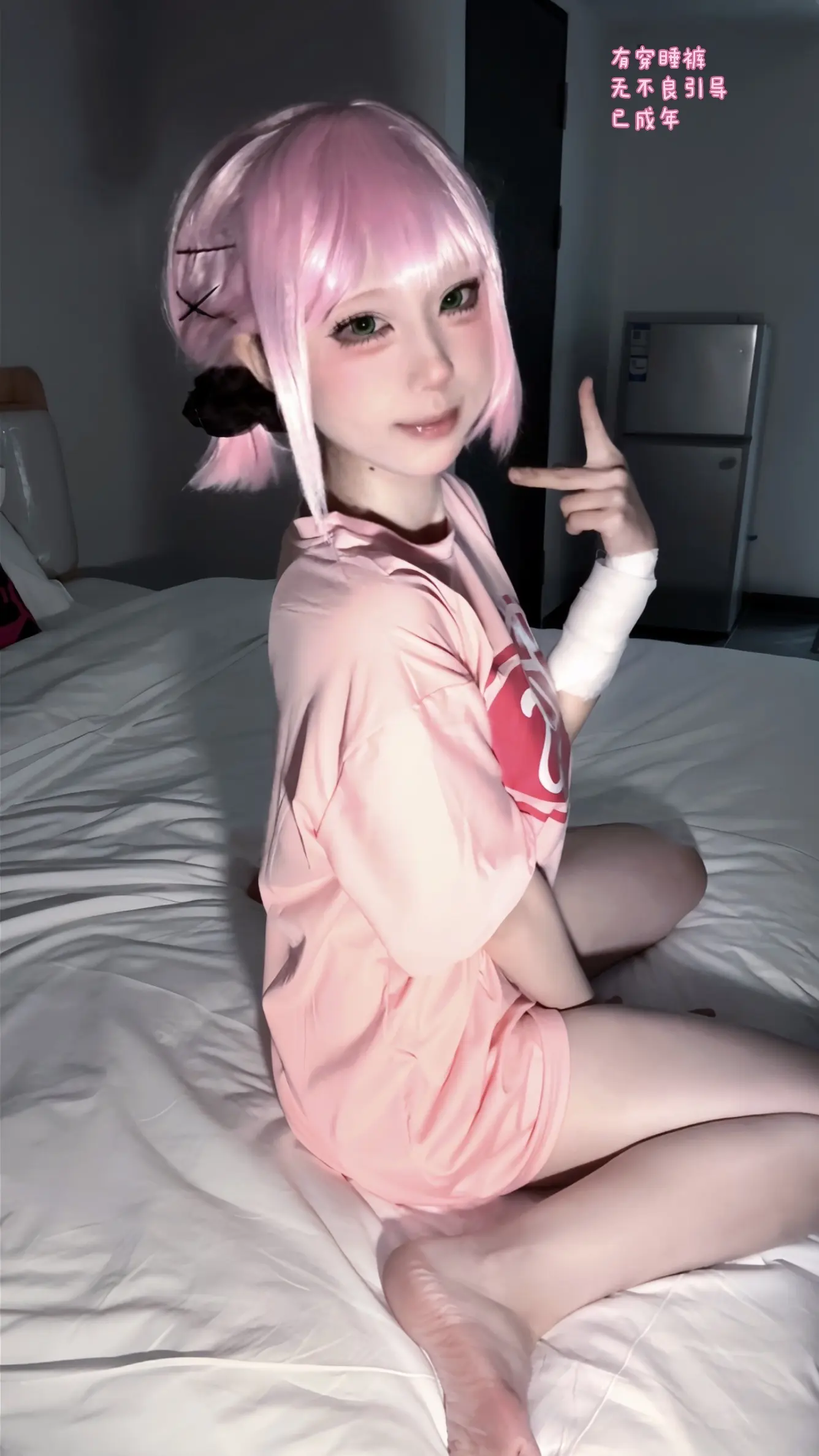 哥哥你真是菜的不行啊。(手有伤所以绷带