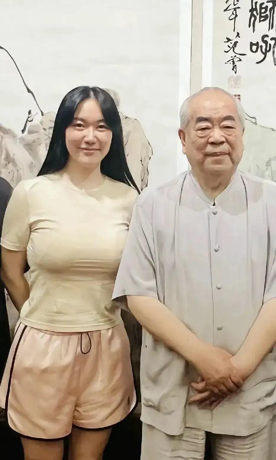 学习徐萌好榜样，赚钱有道不用抢。轻轻松松当富婆，幸福快乐万年长。哈哈，哈哈哈哈