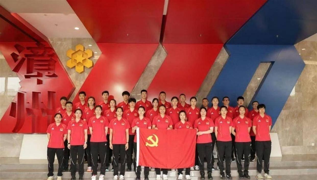江苏女排在6名主力队员上调国家队的情况下，在越南女排邀请赛上，以全胜的战绩获得冠
