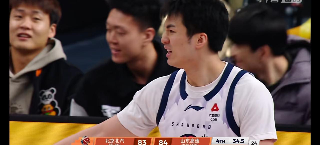 CBA名将于德豪这状态下滑严重，真让人一言难尽啊！也不知道他多久没打球了，在山东