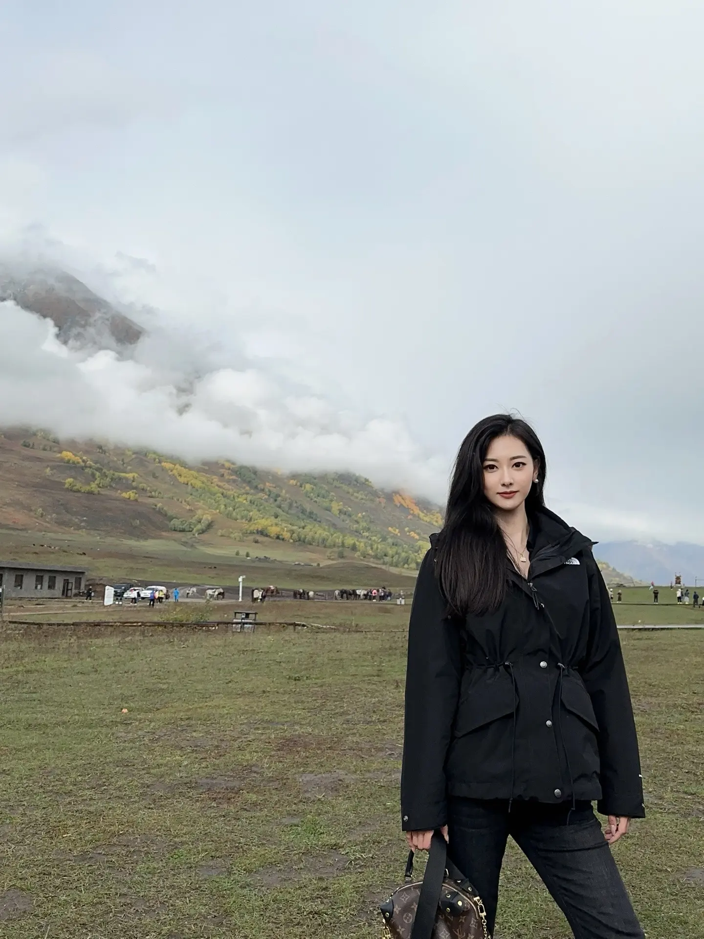 为了这首歌我把整个相册翻烂了。山外的山 我望不穿