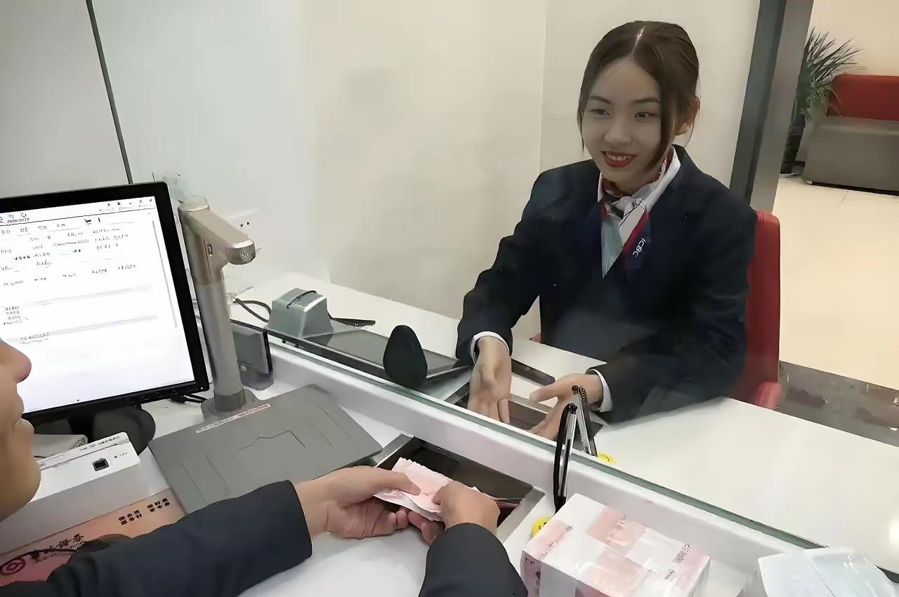 云南昆明，女子从银行借款3万盖房子，期限为2年，3年她分4次把本金还清，不料，1