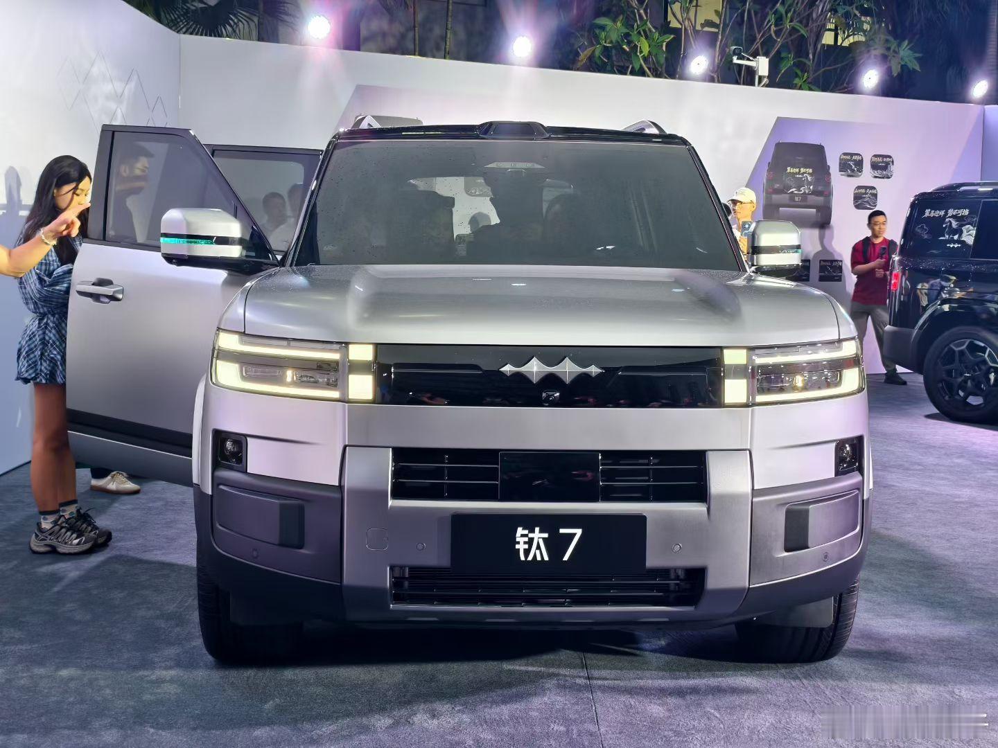 比亚迪闪充版图再添猛将，豹钛7 EV闪充版正式登场，以硬核实力重塑20万级纯电S