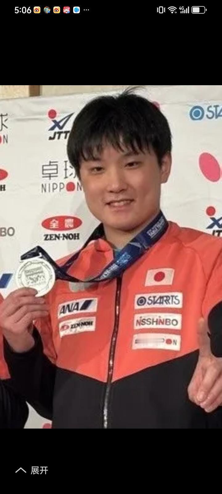 日本乒乓球队世乒赛结束回国开记者见面会，张本智和兄妹非常高兴开心，不开心的是松岛