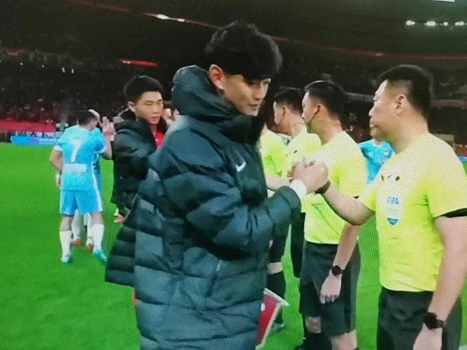 河南队六档起步，能拿下冠军队取得中超首胜吗？
3月7日19:35，中超新赛季焦点