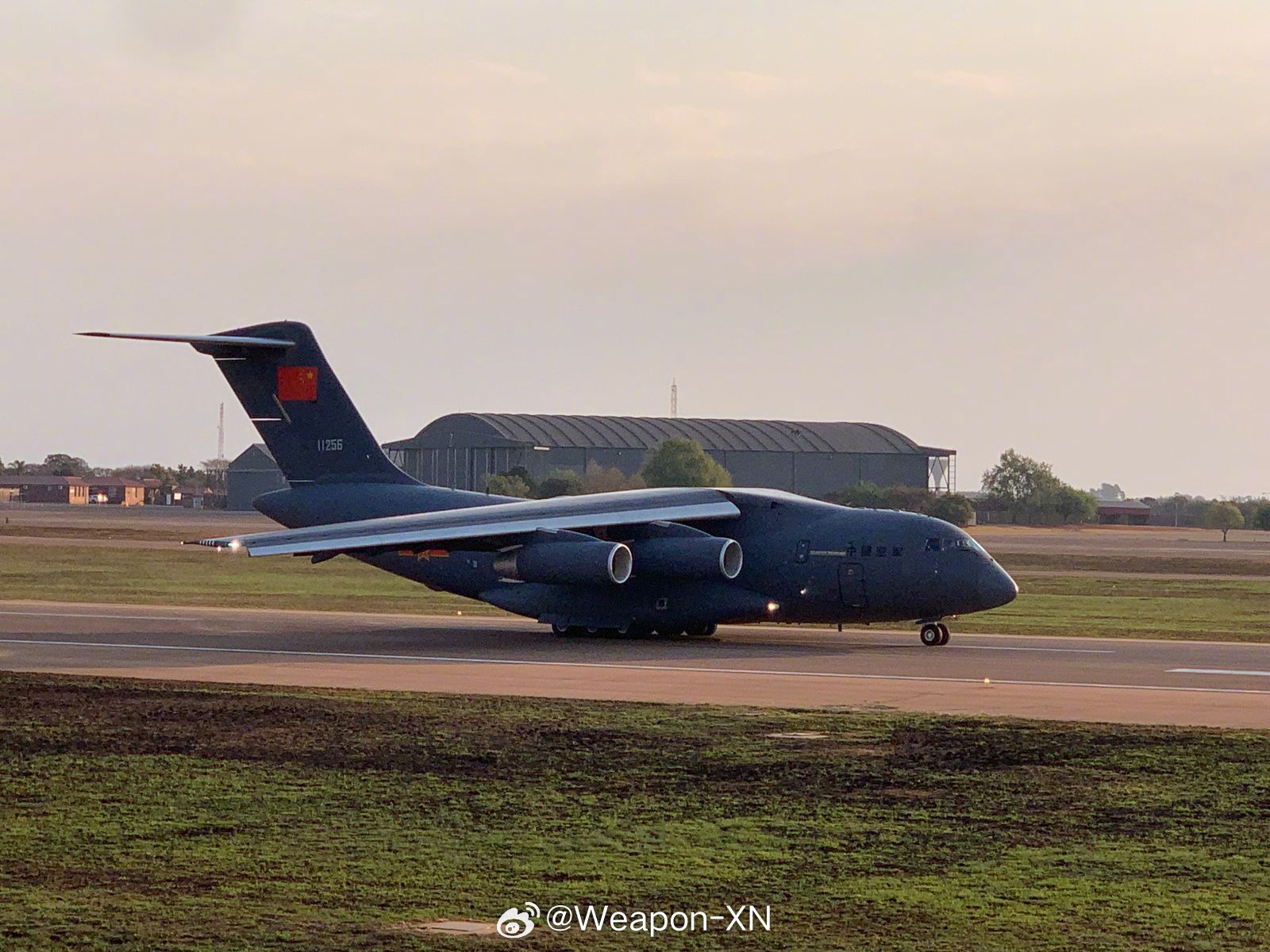 #兵器影像[超话]# 南非，中国空军运20抵达——中国自主研发的大型运输机运-2