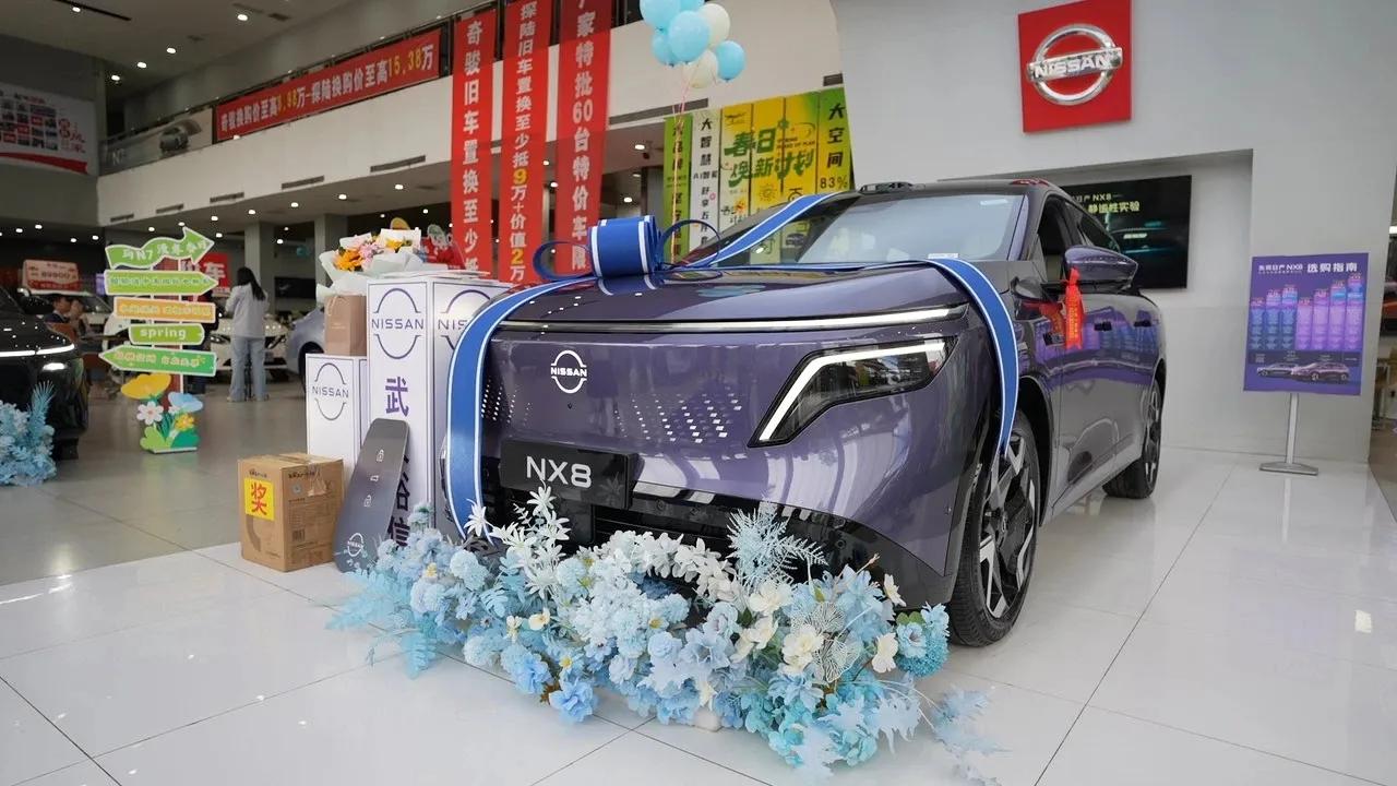 东风日产NX8
副驾AI零重力座椅和副驾娱乐屏，后排座椅133°可调，还有通风、