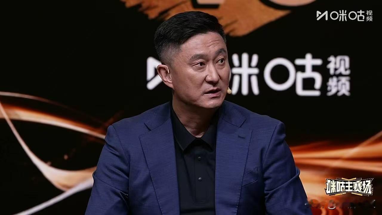 揭幕战战罢，大胜深圳34分，全国人民一致认为上海卫冕没有问题，但直播室杨鸣和杜锋