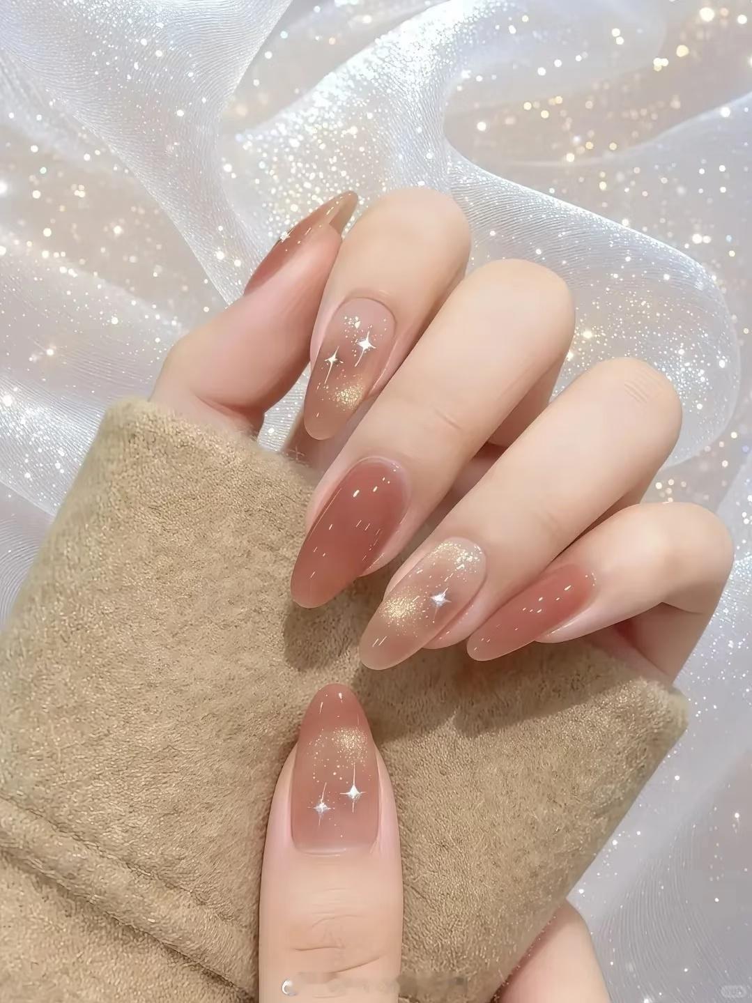 指尖的美好从不缺席，平凡的日子也能精致出圈~美甲款式| 美甲图片| 美甲﻿