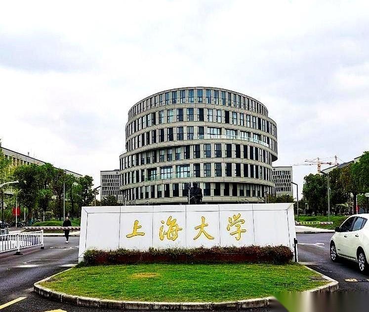 昨晚，我同事一家经历了堪比心脏除颤的极限翻盘。
查分那一秒，从死寂到狂喜，就差把