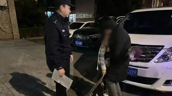 4.4公里的夜路，是爱也是险途

昨晚（3月7日）浙江金华，一位10岁小女孩的举