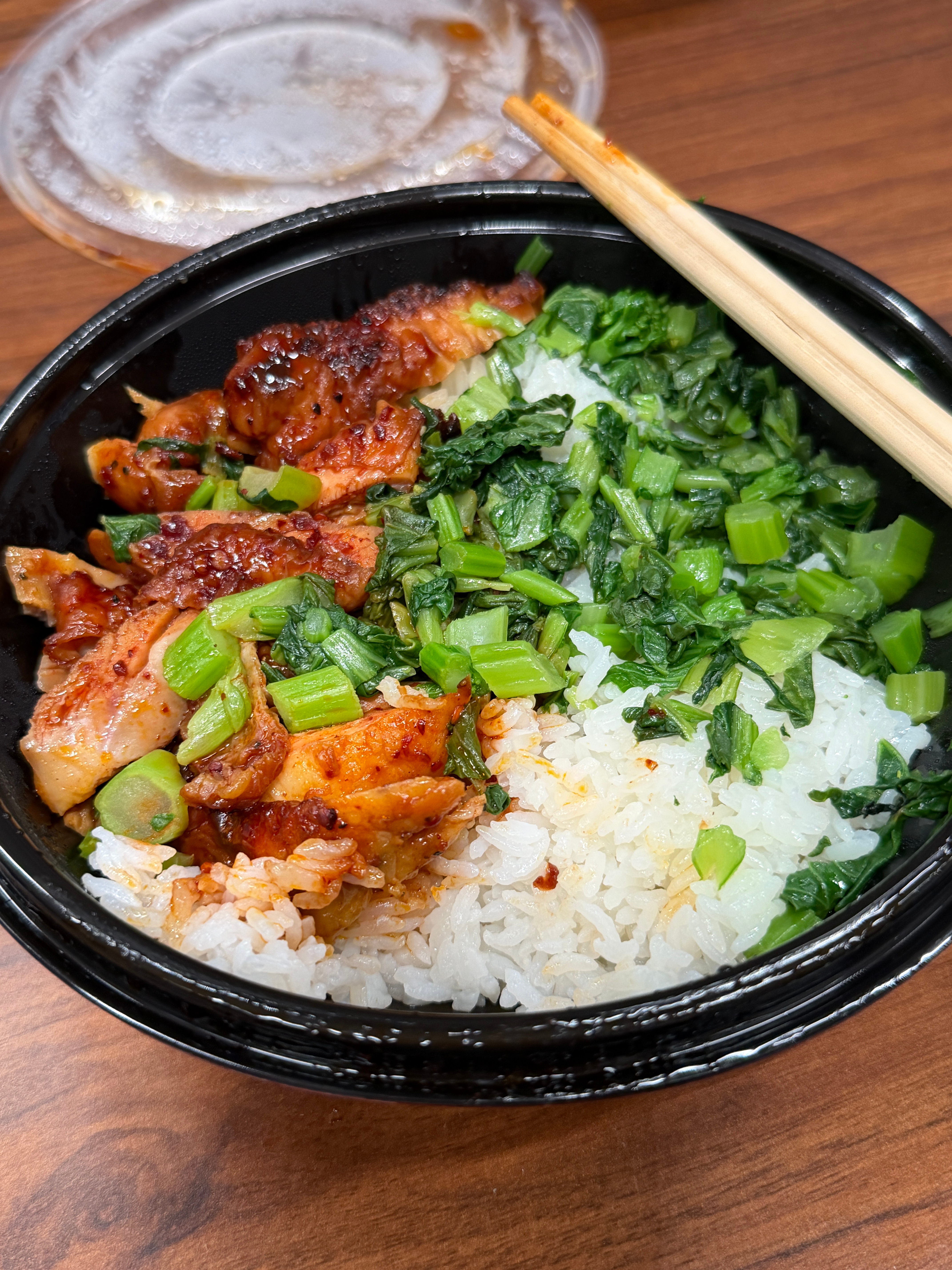 今天有两场拍摄 中午凑合吃一口吧 北京