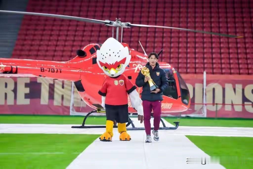 三连冠！[赞]2025赛季，上海海港队以20胜6平4负、积66分的战绩，继202