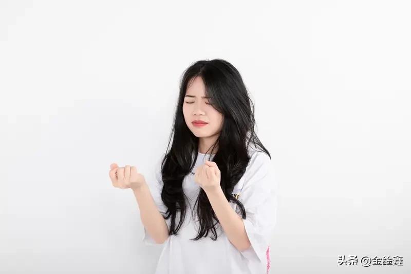 真正的成熟，是从“戒掉情绪”开始的吗？

在成年人的社交语境里，“情绪稳定”似乎