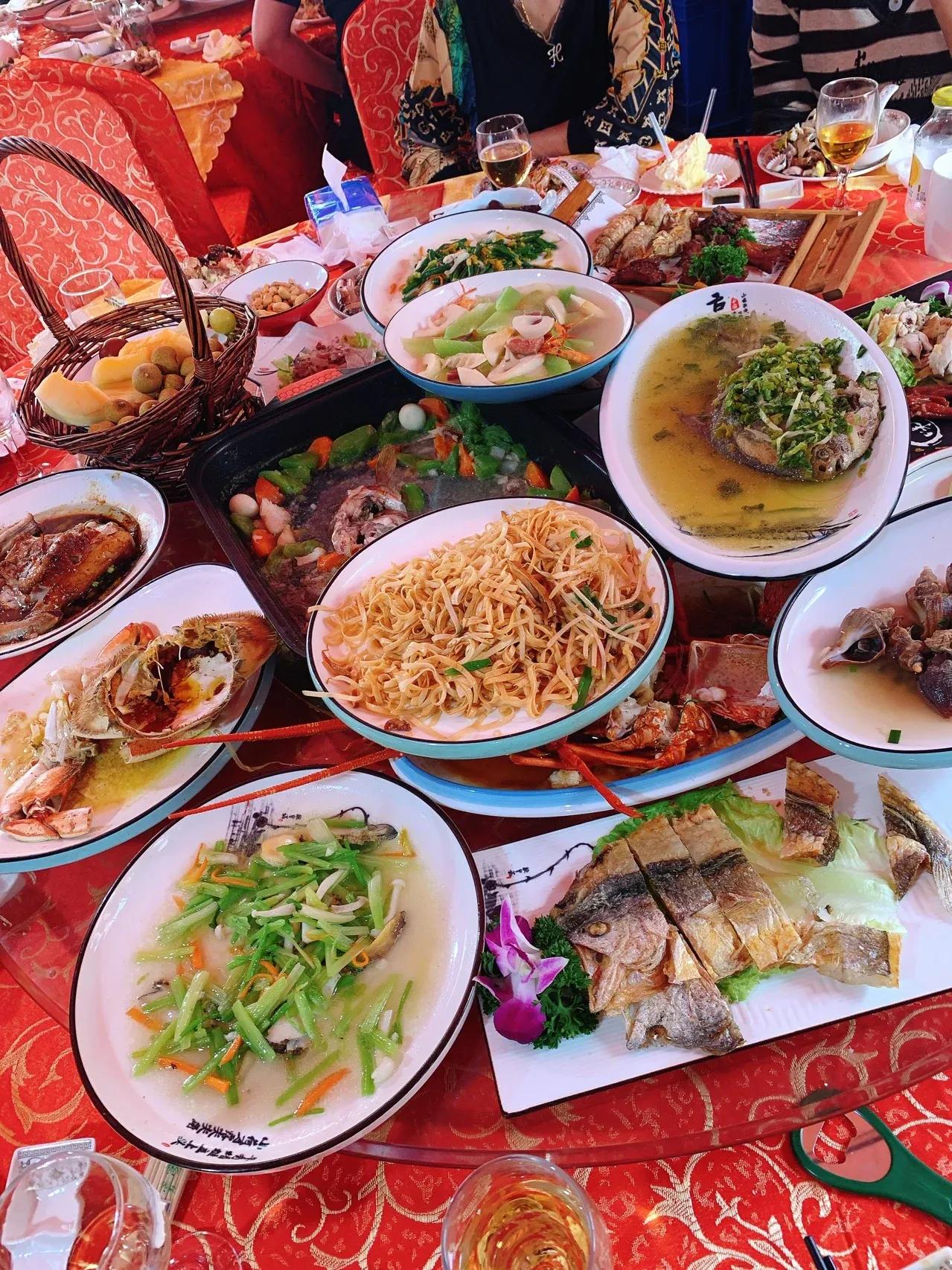 酒席打包丢人吗？为了面子就能浪费粮食吗？

今天邻居家办了一场盛大的酒席，作为热