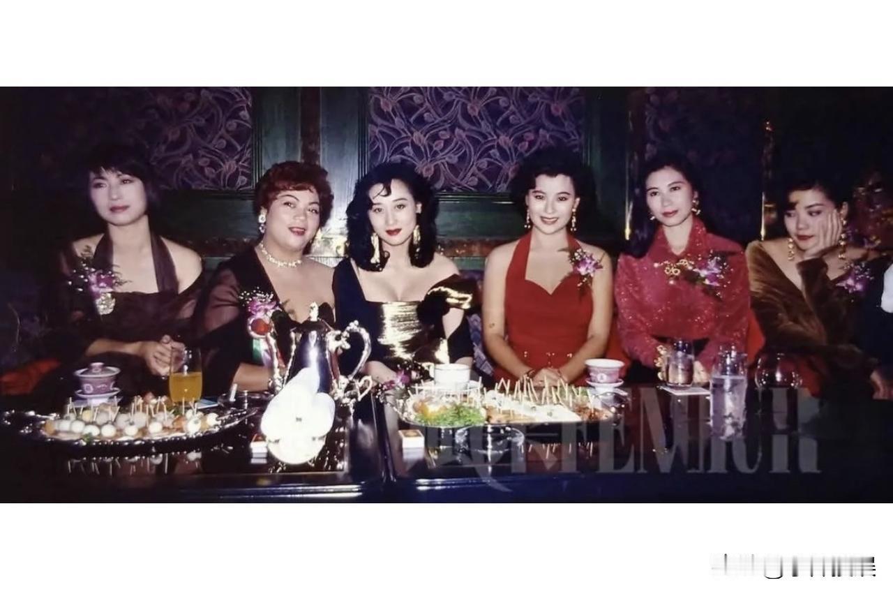 记者问肥妈（玛丽亚）为什么不让儿女们继承自己的歌唱事业？
肥妈（玛丽亚）立马回答