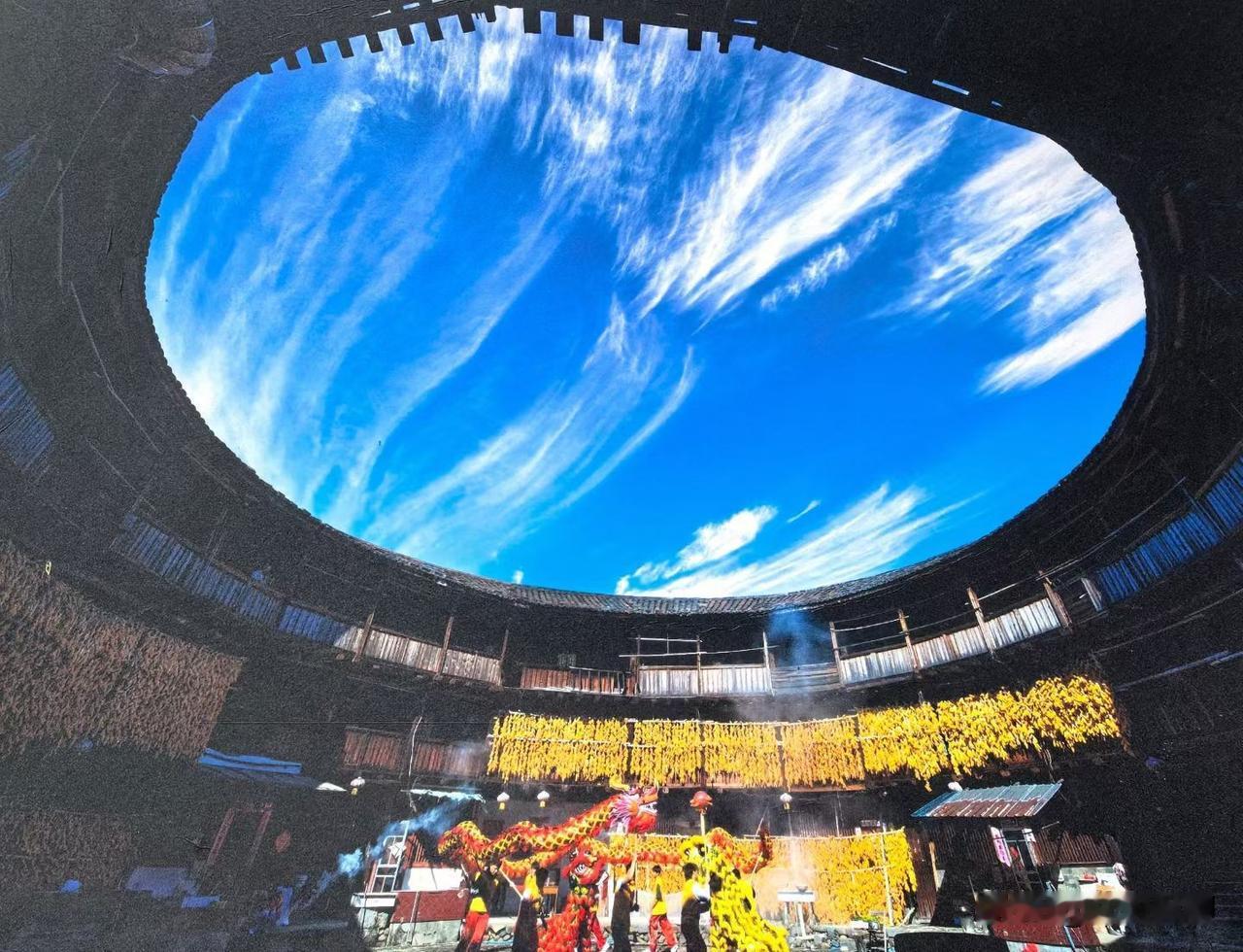 平日留发较短忙忙碌碌没太注意，昨日丫头无意间看到我的鬓角有了不少白发，很惊奇地告