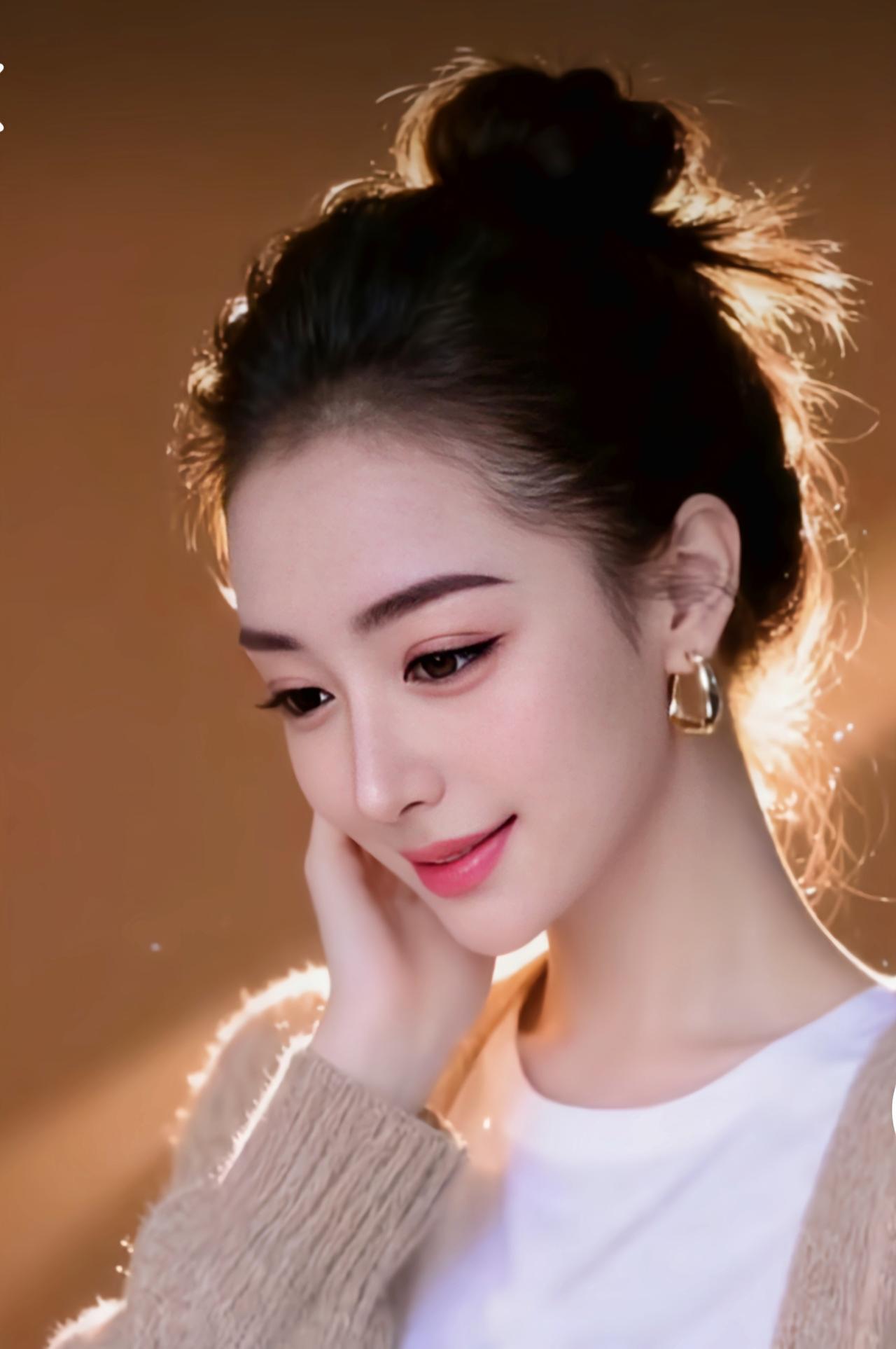 做人实不易。
想要孩子变得优秀，
父母自身需先优秀起来。

父母要有见识与知识，