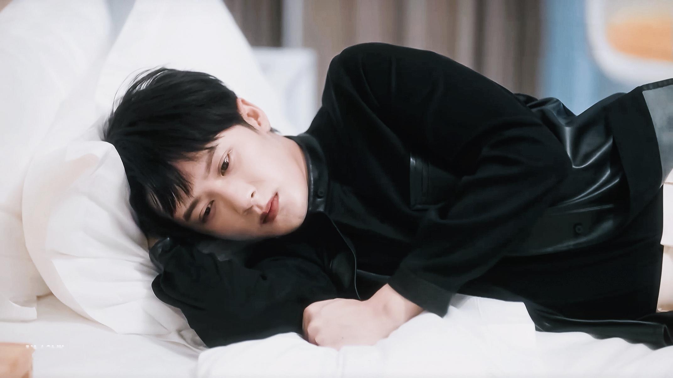 小狗不要伤心了🥺好想抱抱你🥺檀健次李亦非