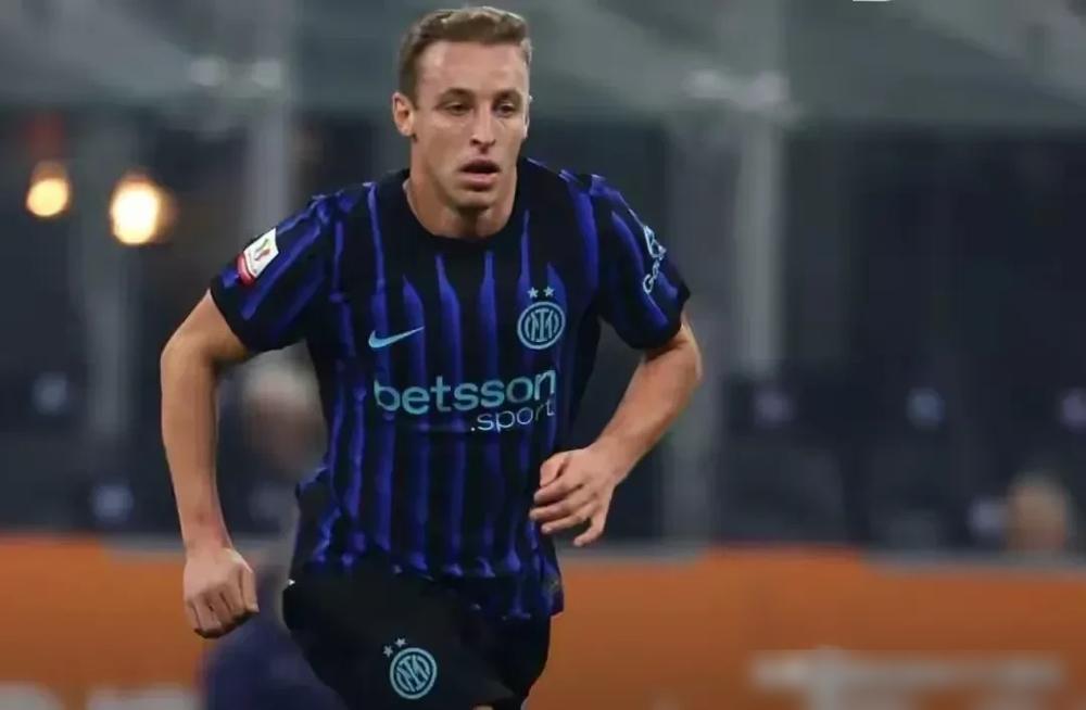 国米要砸5000万，买一个24岁的法国中场。
这钱，可能不用全掏现金。
队里