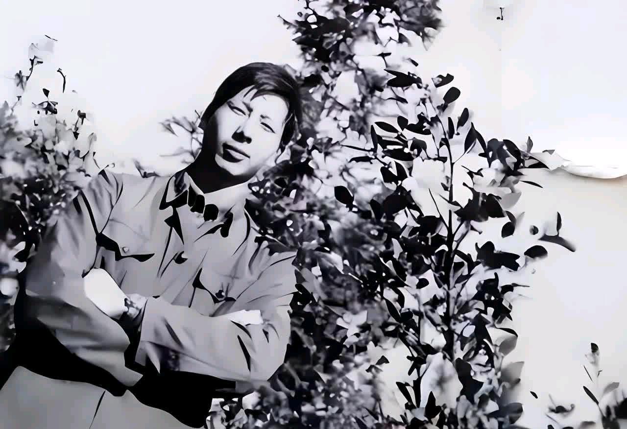 1979年，我军战士何源海在对越反击战中，中弹牺牲被追为一等功臣。哪料，2年后，