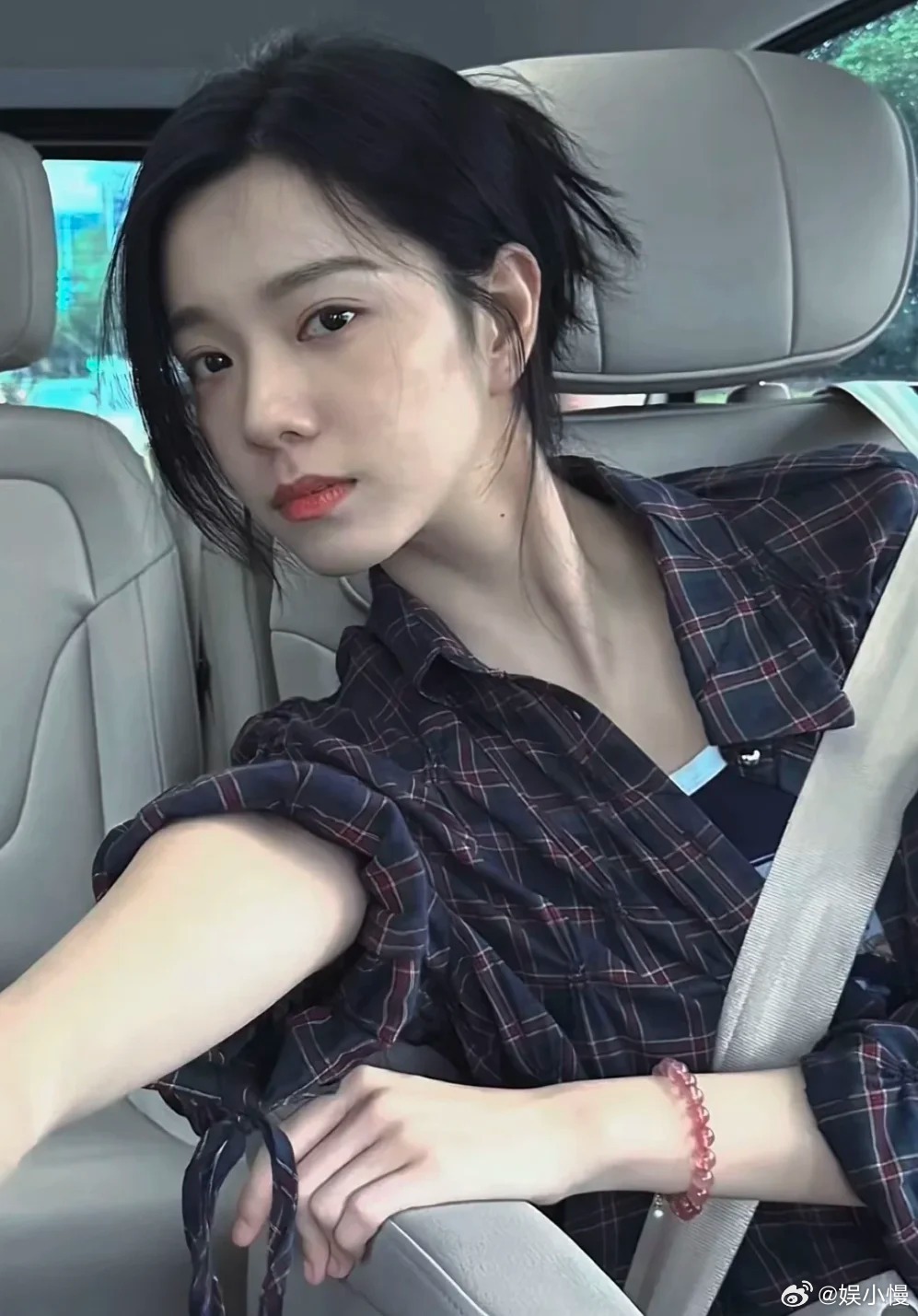 别人追星是粉丝宠偶像，庄达菲这儿直接“反套路”！音乐节上开启逆应援，这双向奔赴的