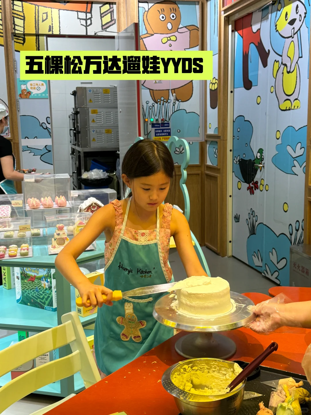 小老外已经被国内的商场迷的五迷三道的