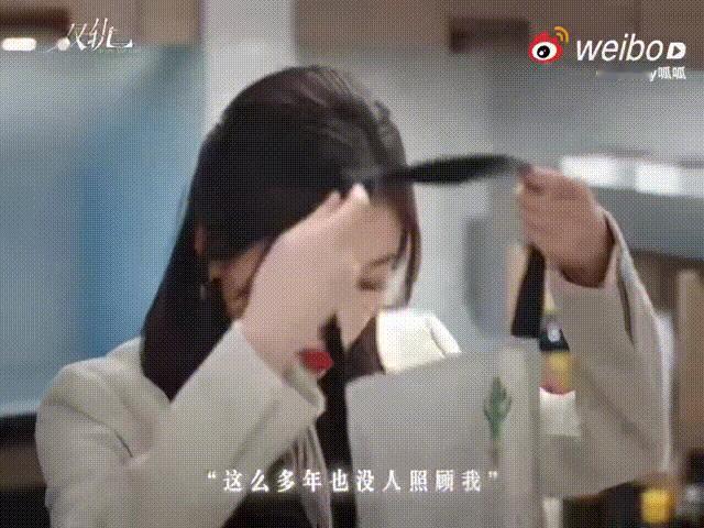 姜暮有的是办法拿捏靳朝 姜暮你是真的会玩！一句没人追钓得靳朝上钩，提摇滚前任让他