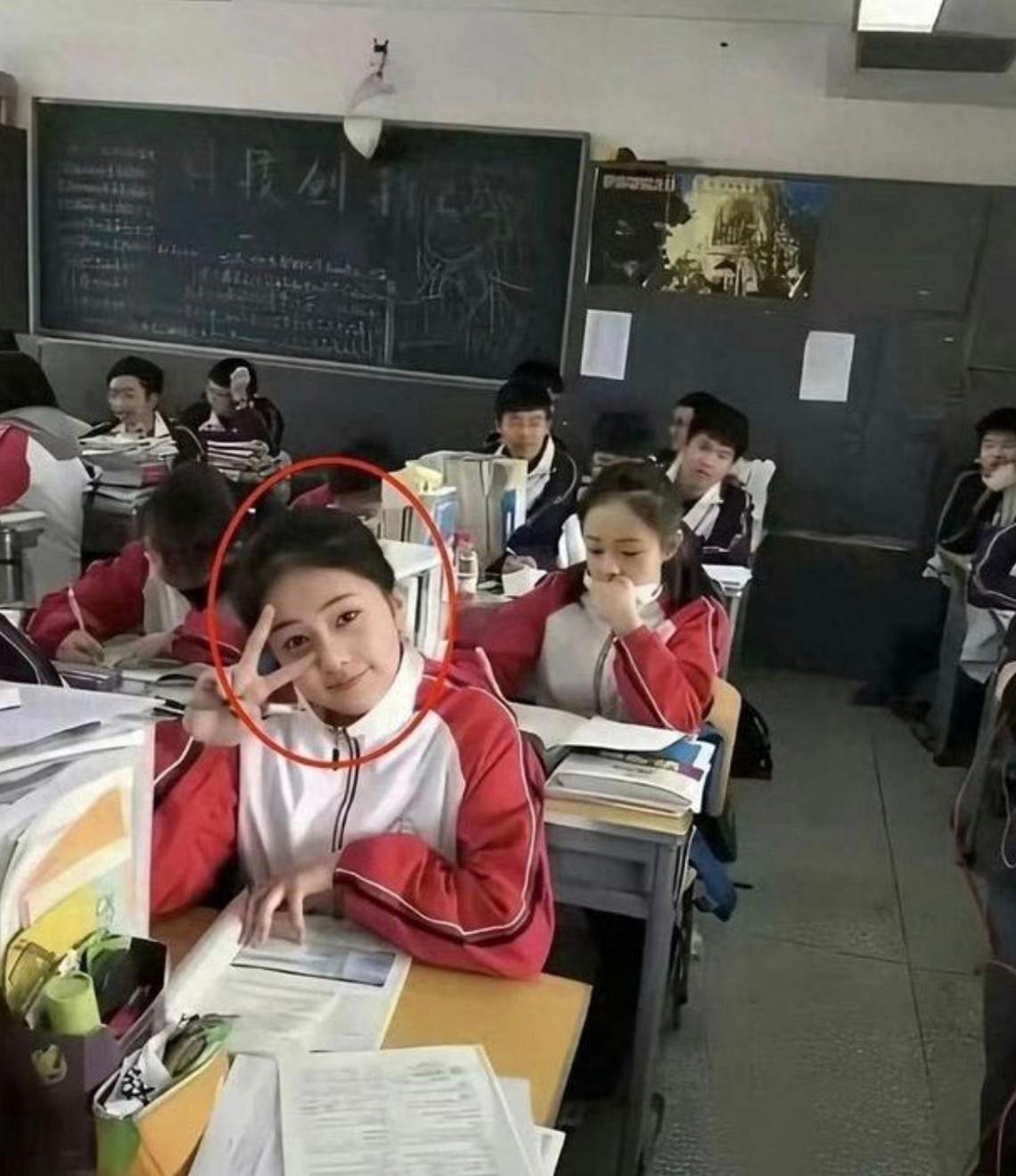 白鹿高中的时候长这样吗？感觉变化也不是很大啊 