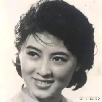 半生守护未见她巅峰模样！阿诗玛杨丽坤坎坷半生，幸得丈夫三十余年不离不弃。
 
荧