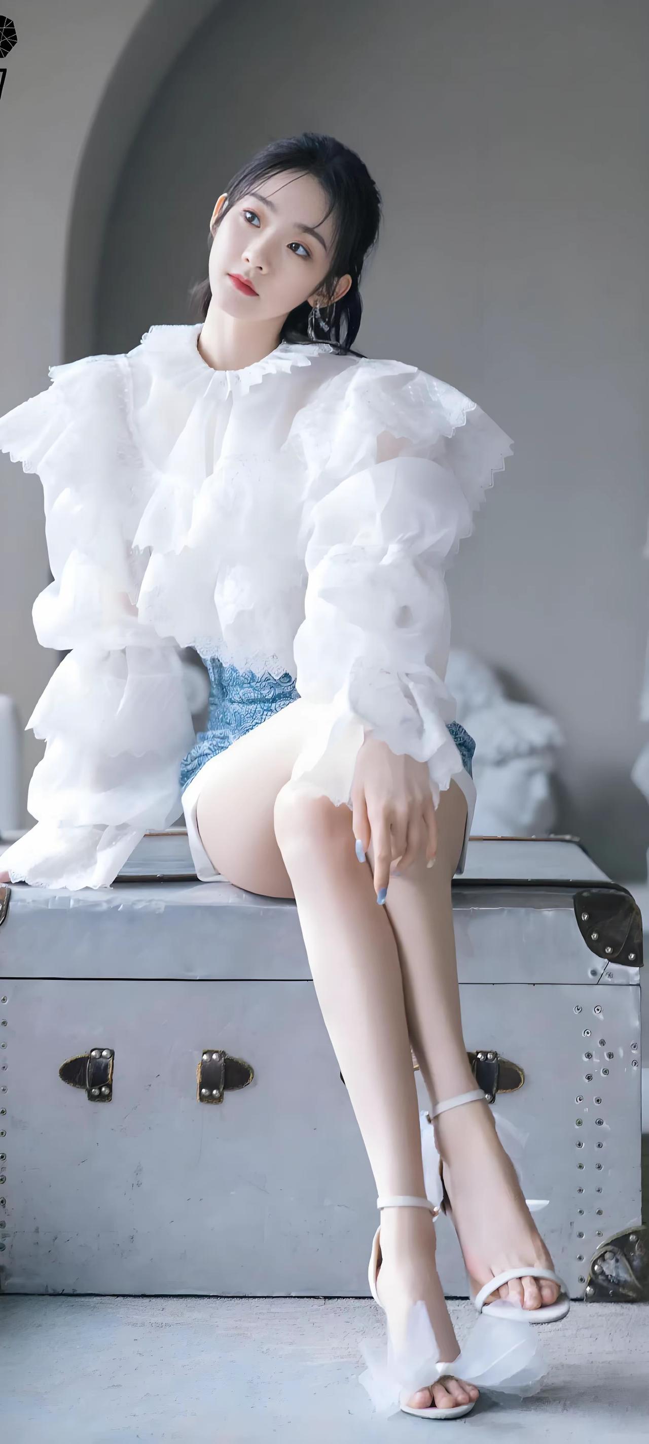 给不了你太多的感动，但多远的路我都陪你走。。。🌹清雅脱俗的美到底长啥样？你见过