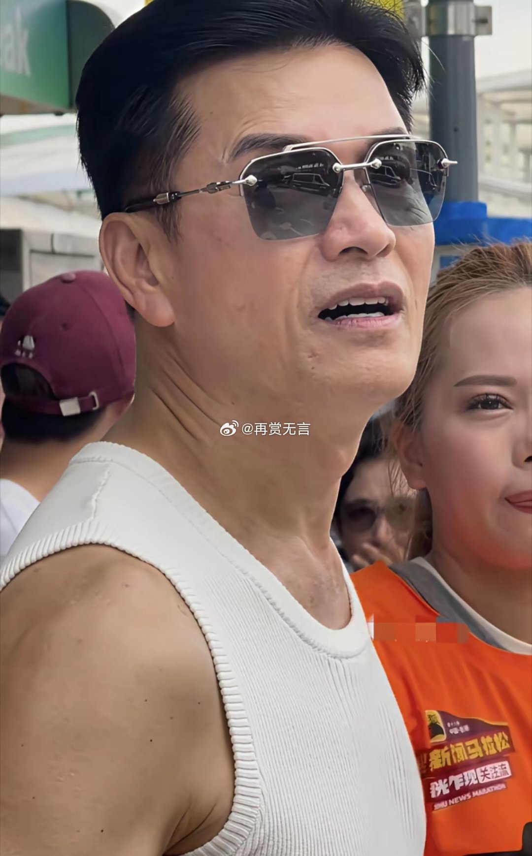 吕良伟都已经七十多岁了，怎么还跟30岁的壮汉似的？明星都好会保养。 