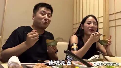 张雪峰为什么爱吃外卖？
为什么张雪峰天天吃外卖？
为什么张雪峰那么有钱还天天吃外