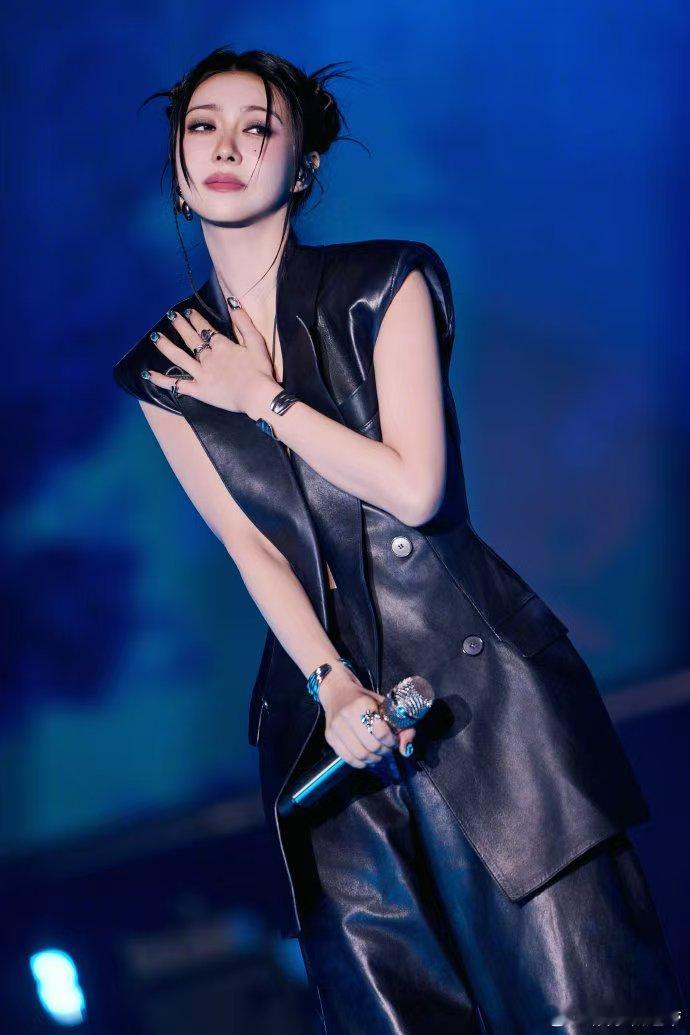 薛凯琪现场教观众儿化音 薛凯琪也太萌啦！现场互动教观众儿化音，“出来玩儿”示范超