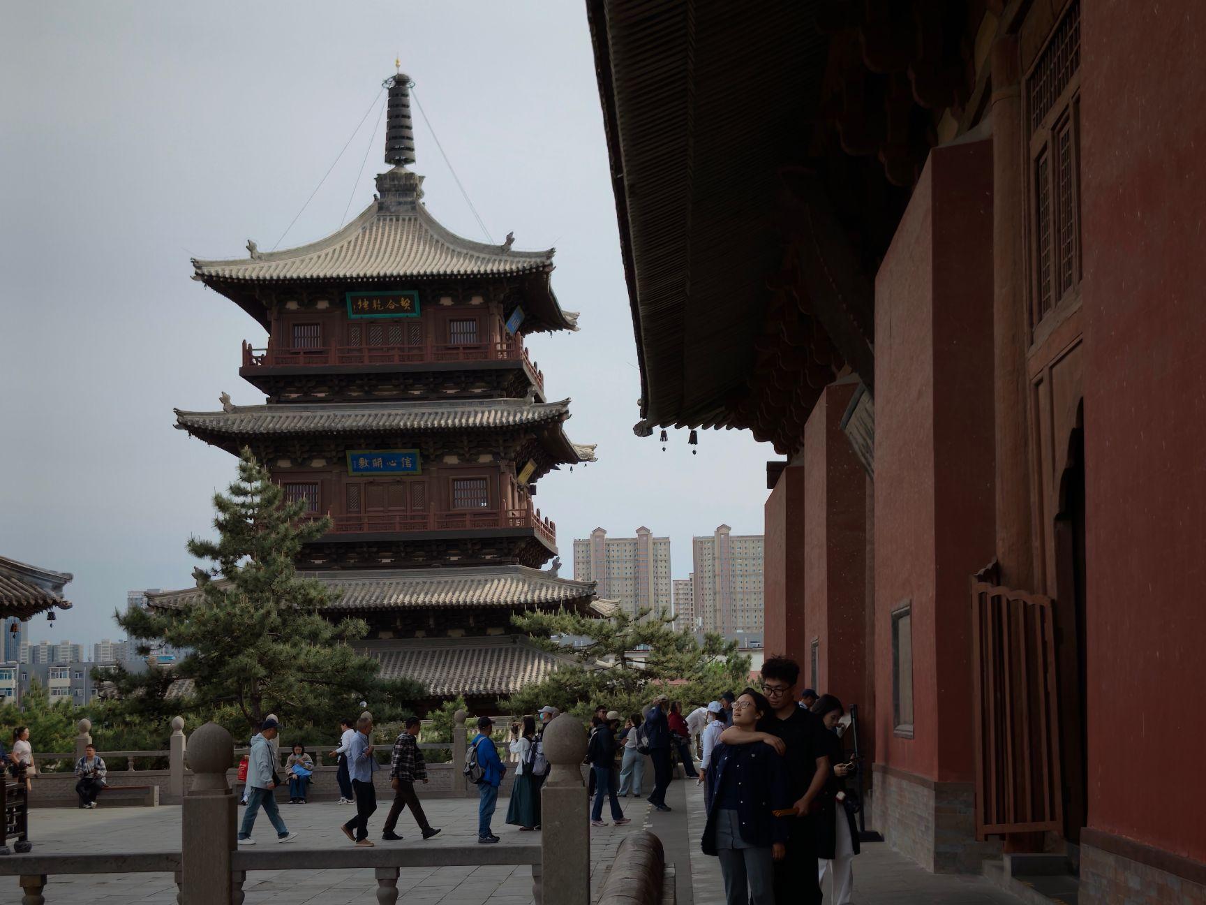 华严寺观音阁和薄伽教藏殿 薄伽教藏殿是华严寺下寺的主殿，建于辽代尚存辽...