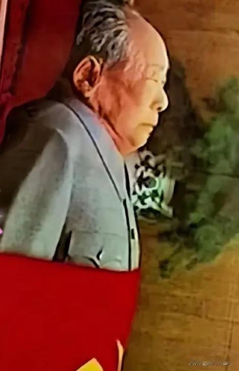 今天中午午休，我突然梦见毛主席突然醒来，他对我说了“十句话”：

1、为人民服务