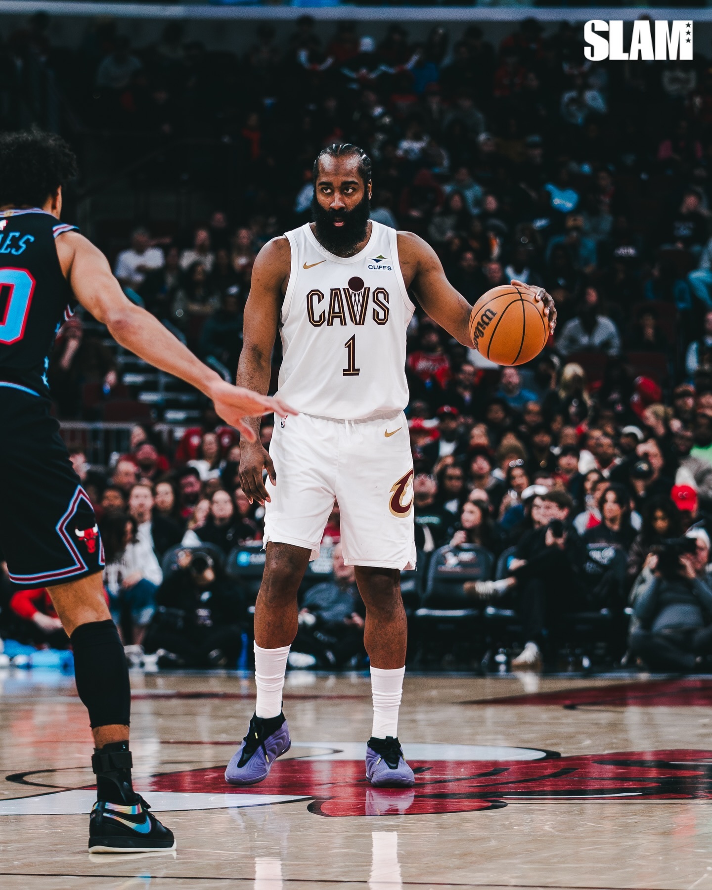 哈登全场23投10中拿下骑士生涯新高的36分外加7篮板9助攻2抢断1盖帽，其中命